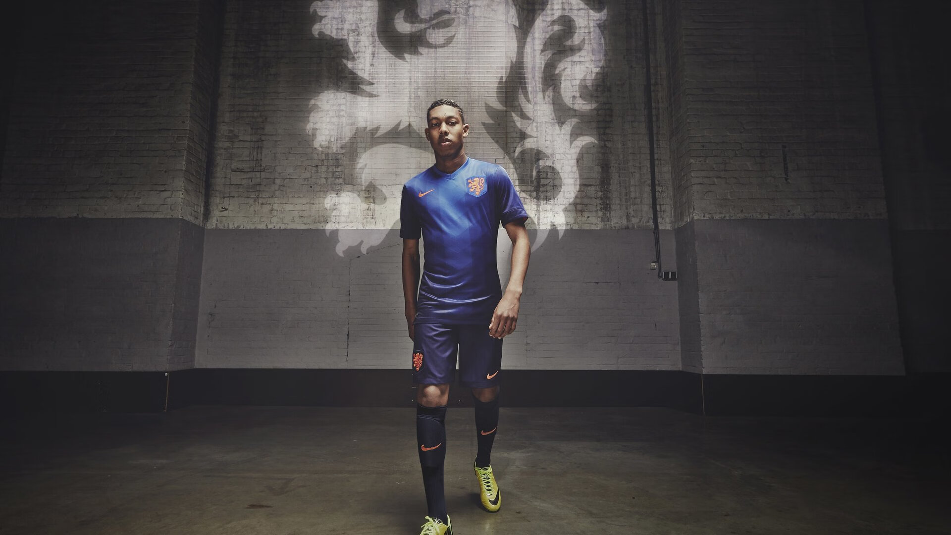 足球赛场焦点！葡萄牙队对阵西班牙队，关键一战，双方鏖战至最后一刻