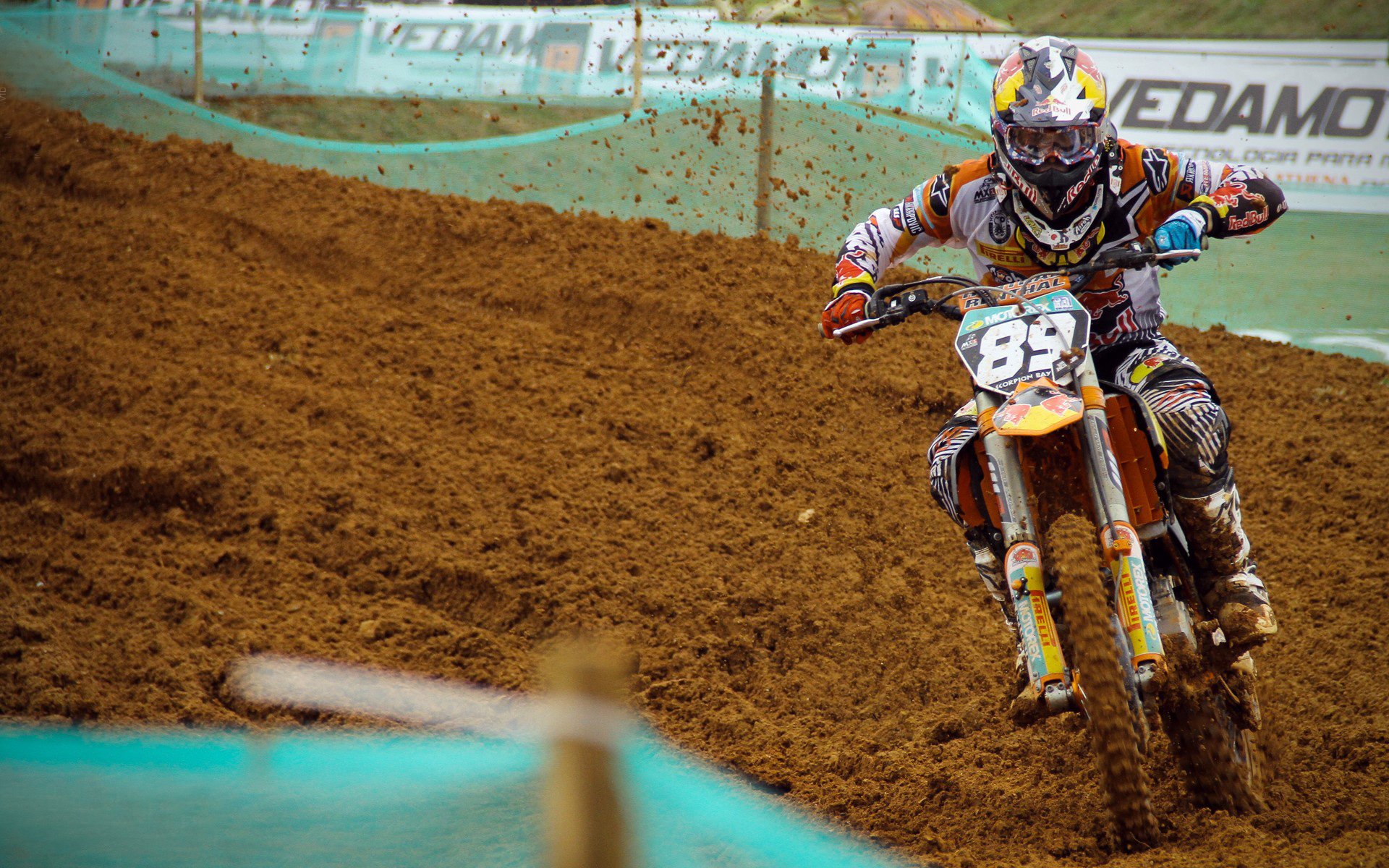 羽毛球赛场焦点！葡萄牙队对阵克罗地亚队，超级对决，球迷热情点燃赛场