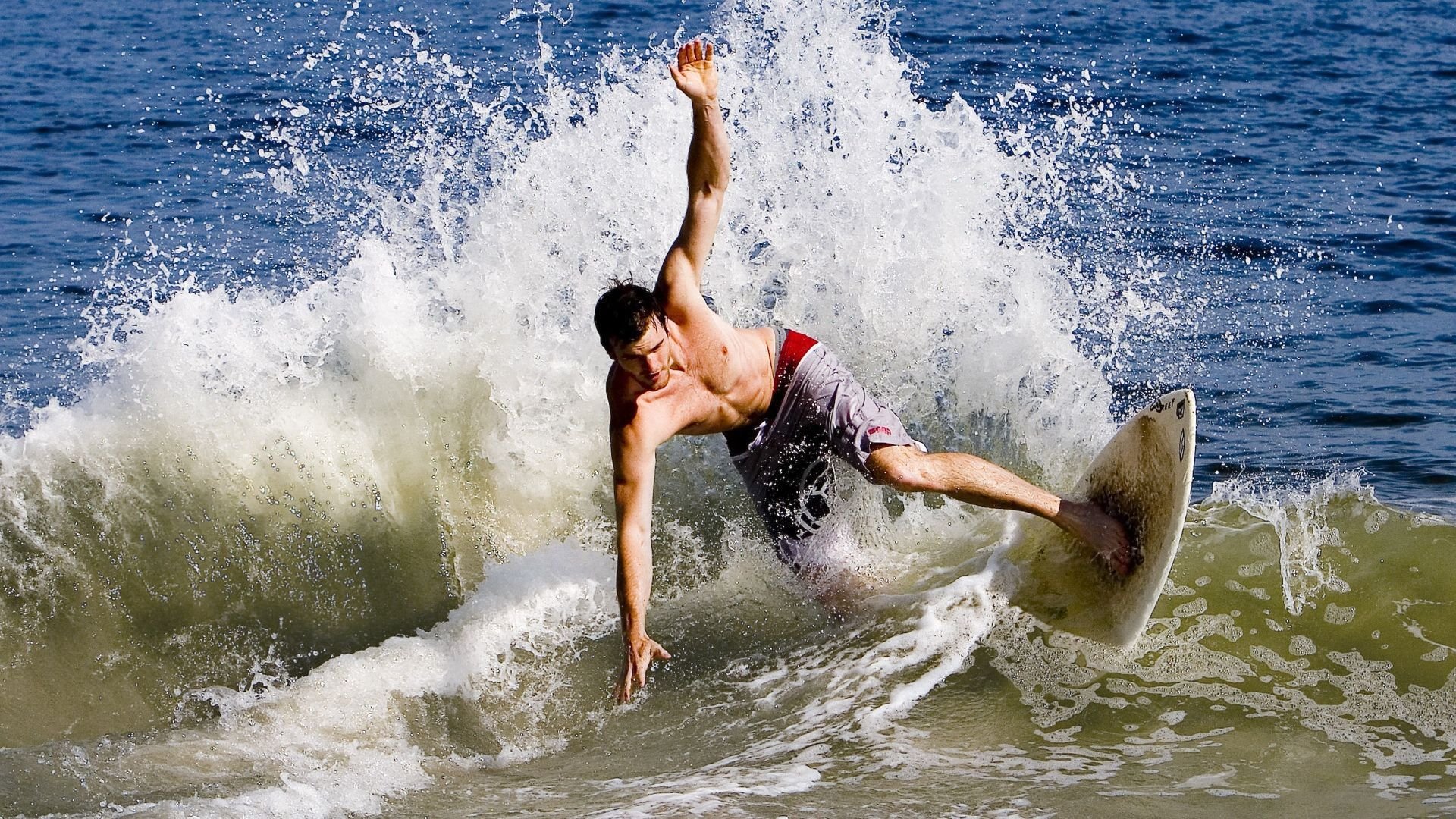 穆古鲁扎回归赛场，战术调整首场状态亮眼，G2观众沸腾！